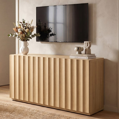 Meuble télé moderne pour téléviseur de 65 po ou moins, centre de divertissement en bois avec portes cannelées, armoires de rangement et tablettes réglables, console média pour le salon et la chambre à coucher