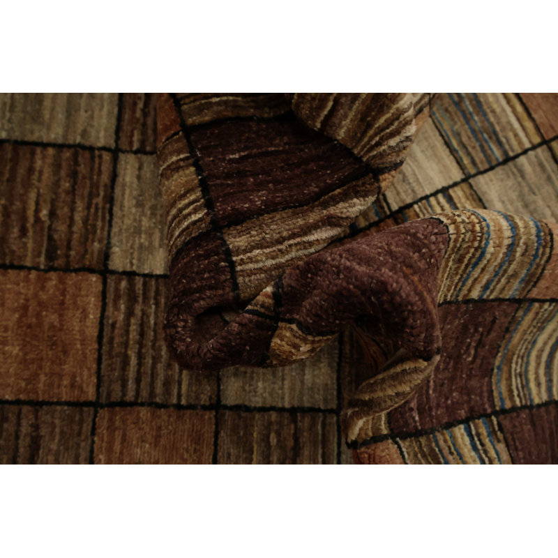 Tapis à carreaux de style Gabbeh 5 x 7 ajoutant de la chaleur à n'importe quelle pièce