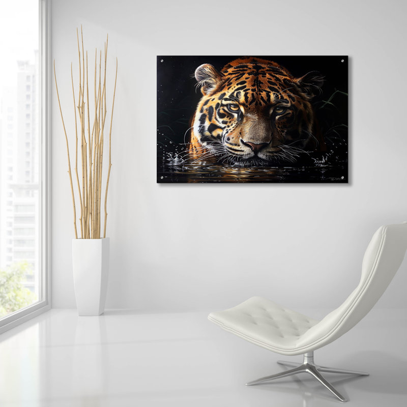 «Tiger In The Water Lurking» par Momart, art mural en verre acrylique, H 24 po x l 36 po x P 0,2 po