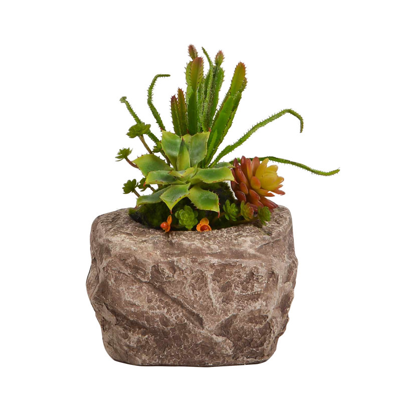 Arrangement floral dans un pot brun