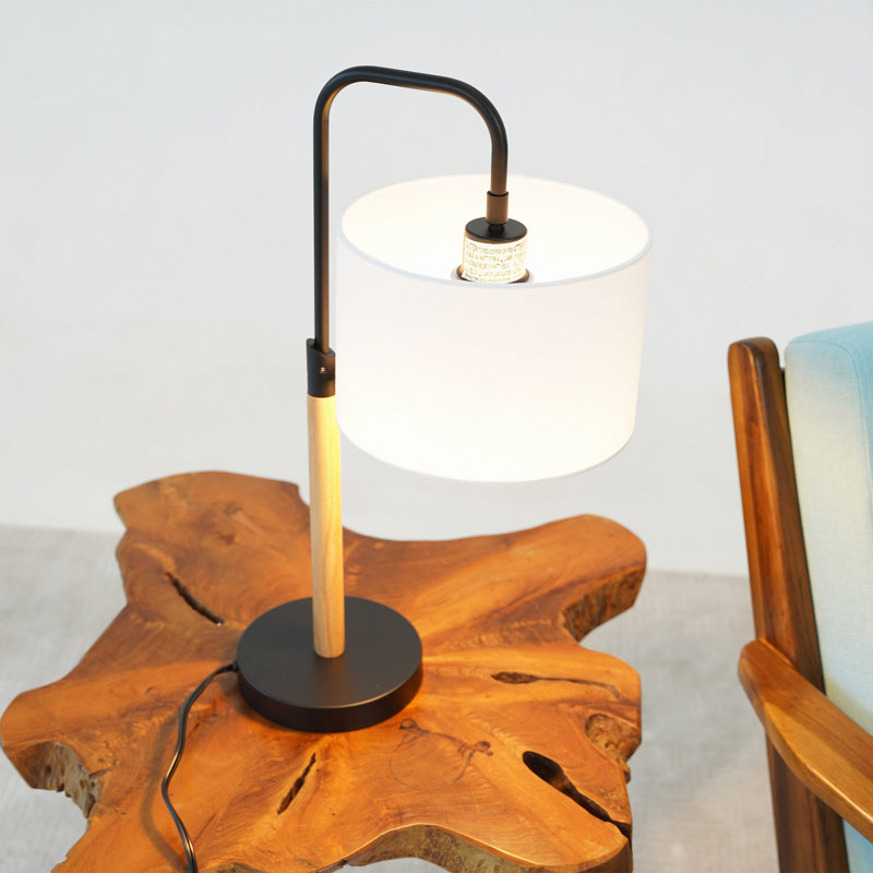 Petite lampe de bureau moderne et élégante en stock aux États-Unis, facile à installer comme lampe de chevet, veilleuse, lampe d'étude, lampe de table simple Arcus Paniz avec abat-jour cylindrique 110 V