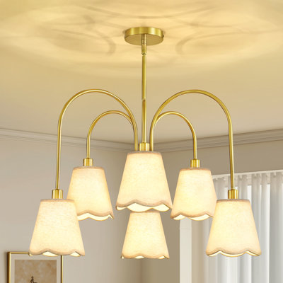 Lustre moderne à 6 lumières, à intensité variable et inclinée, avec abat-jour en lin et hauteur réglable.