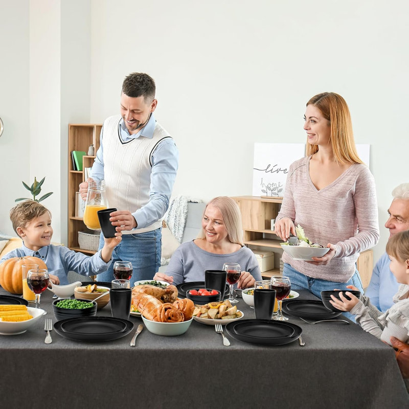 8-Person 32-Piece Wheat Straw Dinnerware Set in Black