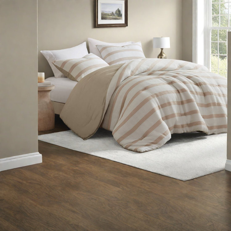 Premium Comfort Bedding Sets, Polyester King Size, Modern Striped Design For All Seasons