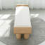 Banc rembourré blanc-426170261