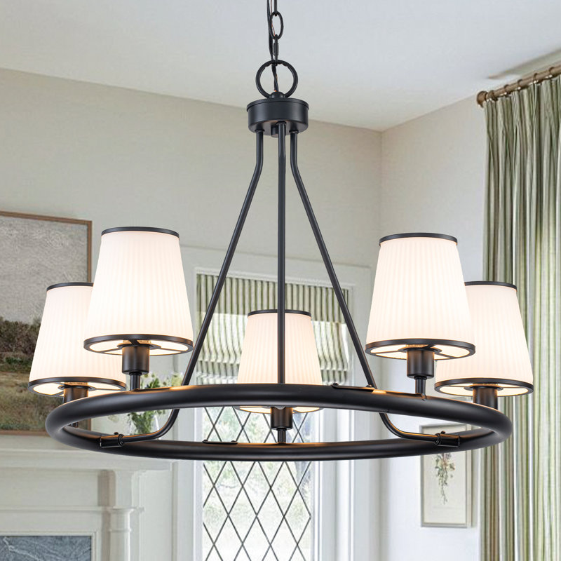 Lustre à roulettes Modern Farmhouse - Éclairage de salle à manger en fer noir mat à 5 lumières avec abat-jour en verre texturé - Hauteur réglable de 23,6 po à 102 po pour l'îlot de cuisine du salon et de la chambre à coucher