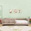 Lit plateforme en bois avec tablettes de rangement et garde-corps-476674301-476674302