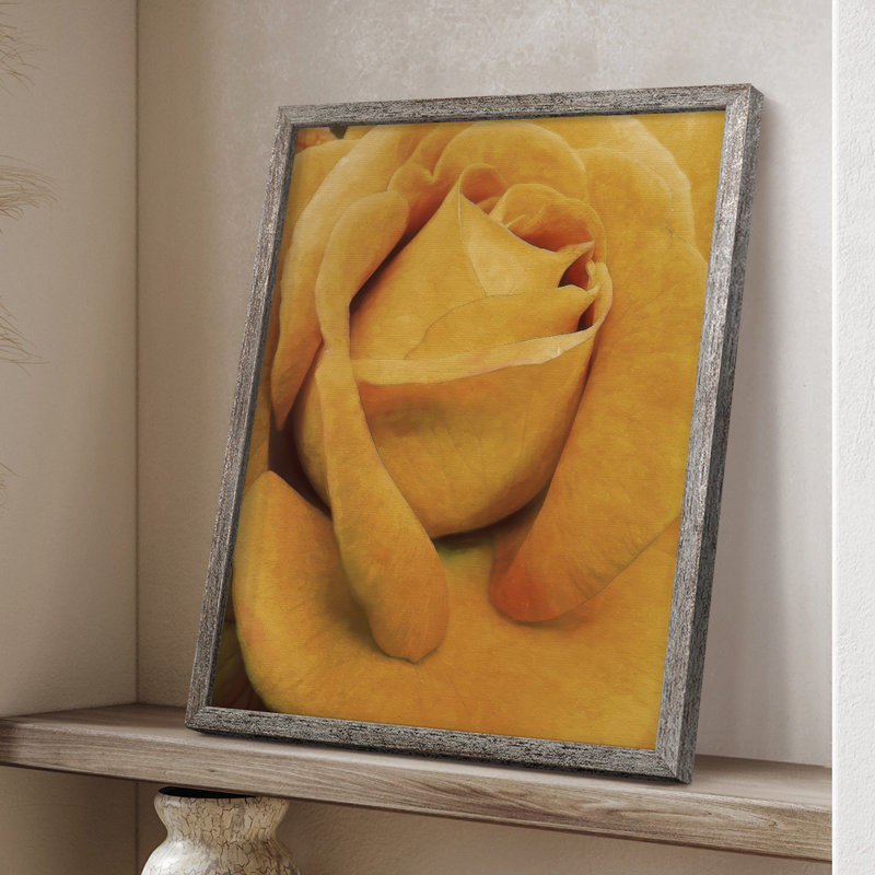 «Soft Flower Petals IV», reproduction encadrée - bois massif, H 21 po x l 17 po