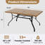 Table de salle à manger d'extérieur avec trou pour parasol et texture semblable au bois