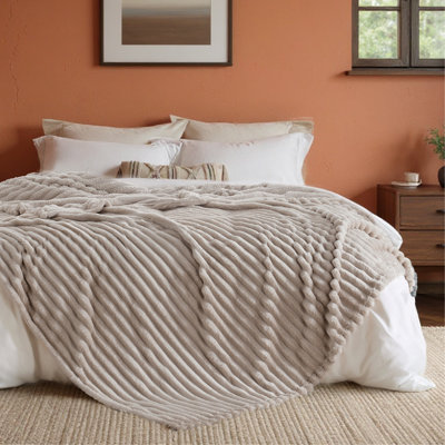 Cozy Winter Collection Bedsure 299gsm Fleece Throw Blanket with Classic Stipe Pattern GentleSoft™️