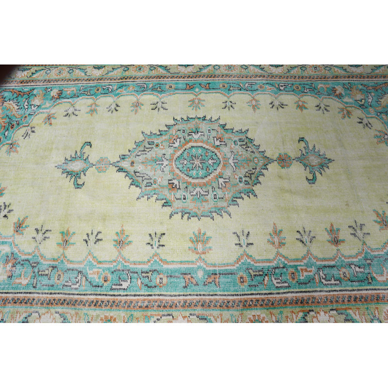 Tapis turc fait à la main en vert pour le salon avec un décor bohème et idéal comme tapis