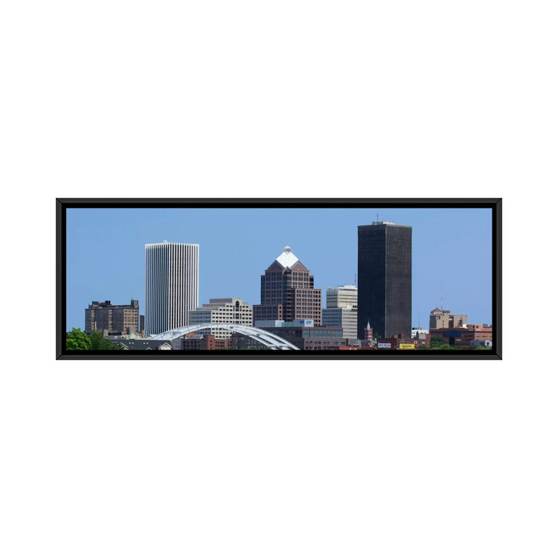 «Rochester Skyline Cityscape», reproduction de photo sur toile, H 12 po x l 36 po x P 1,5 po, Cadre noir