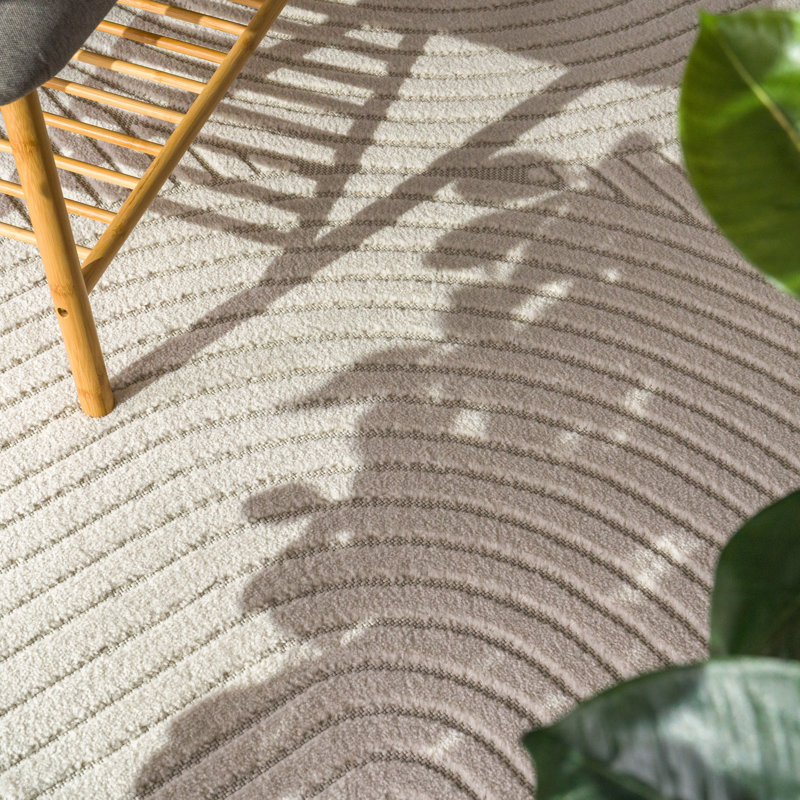 Lyndzey Solid Colour Indoor / Outdoor Area Rug, Rectangular 160 x 230cm