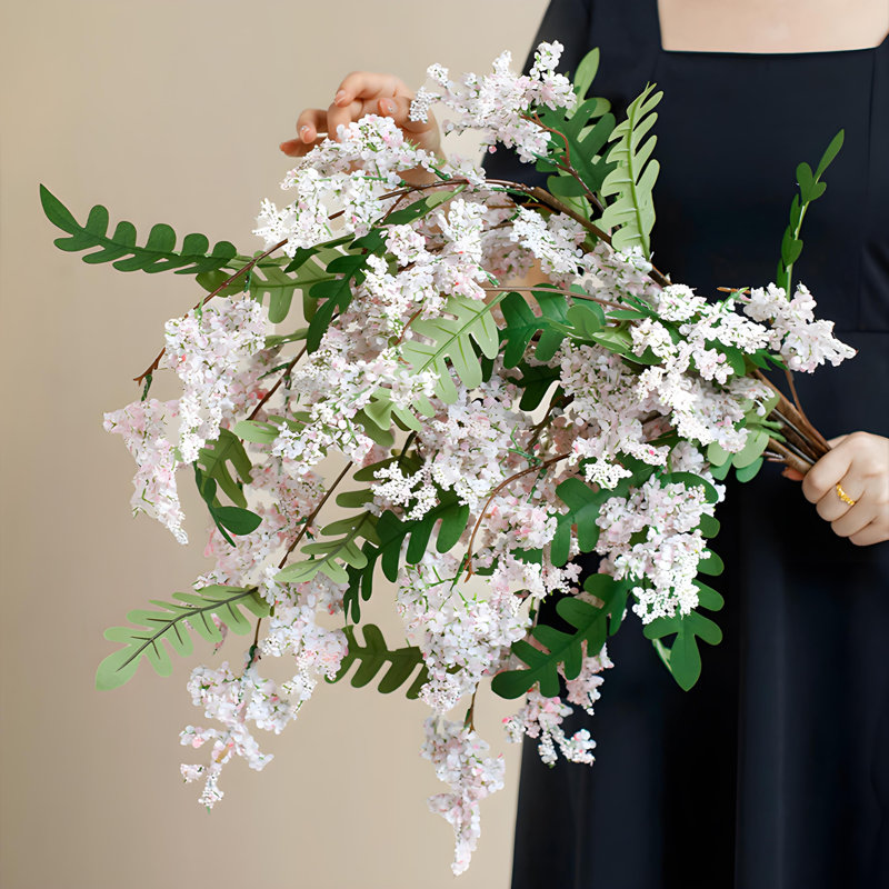 Ornements de fleurs simulées