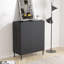 Buffet simple et spacieux-763058801