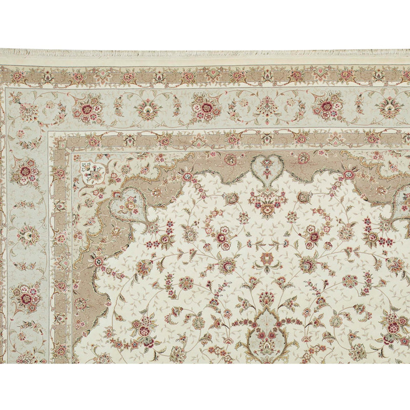 Elegance Oriental Area Rug in Beige/Ivory