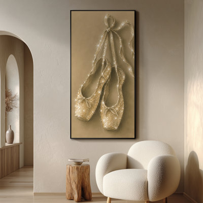 Très grand imprimé mural d'art en tissu - Chaussures de ballet étincelantes dans des tons dorés doux pour le salon ou la chambre à coucher - «Assemblage requis du cadre (cadre non fini)»