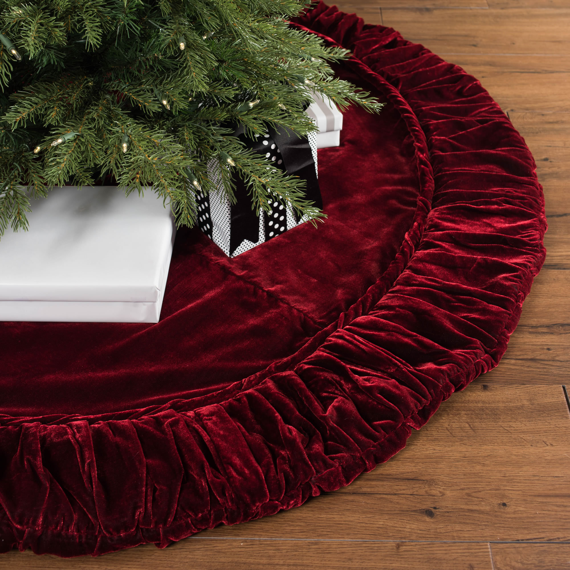 Hubbert Plush Velvet Christmas Textile Collection, Emerald, 84" W