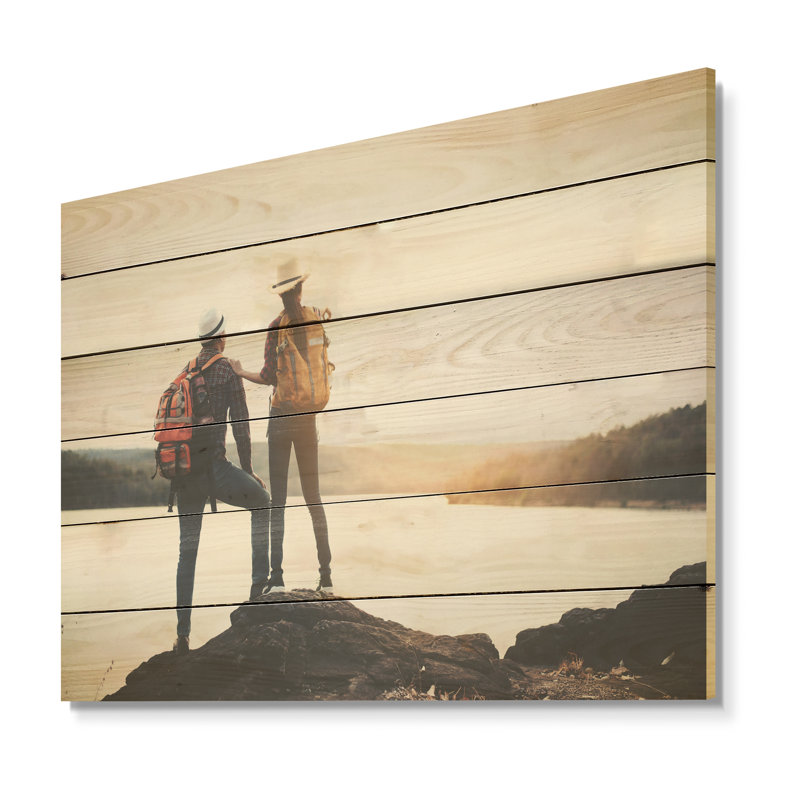 Montagne, randonnée au sommet d'une colline au coucher du soleil - Art mural en bois sur bois de pin naturel