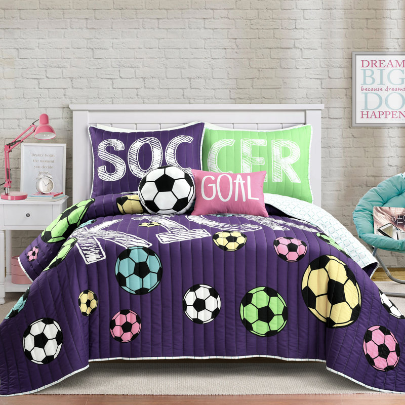 Lush Decor Girls Soccer Kick Reversible Quilt Set, Queen Quilt + 2 Standard Shams + 1 Throw Pillow