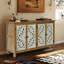 Buffet décoratif avec 4 portes - Buffet de rangement. Conception vieillie, pour vestibule à 4 portes pour différentes pièces. Fait à la main, finition, magnifique