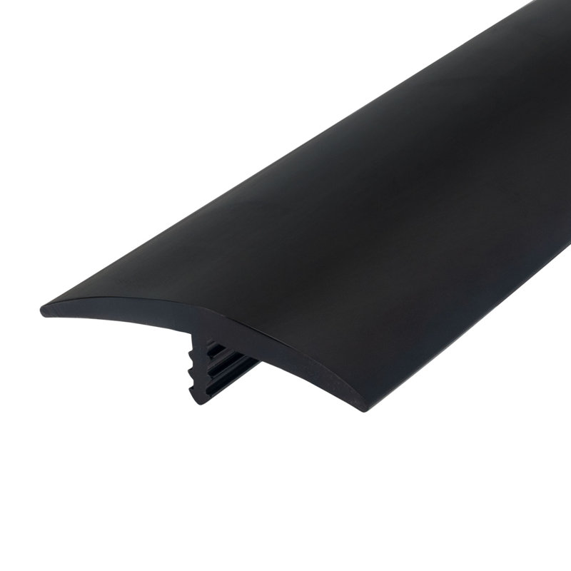 Moulure en T en plastique de 1,625 po d'épaisseur x 1,625 po de largeur x 3 000 po de longueur, Noir