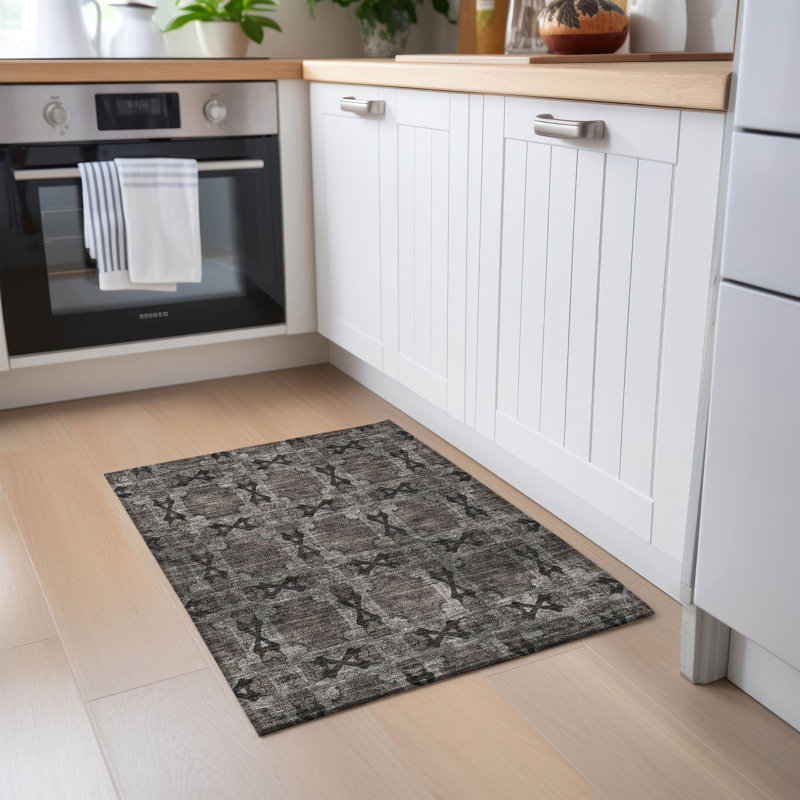 Getchell Washable Floral Indoor / Outdoor Rug, Rectangle 1'8" x 2'6"