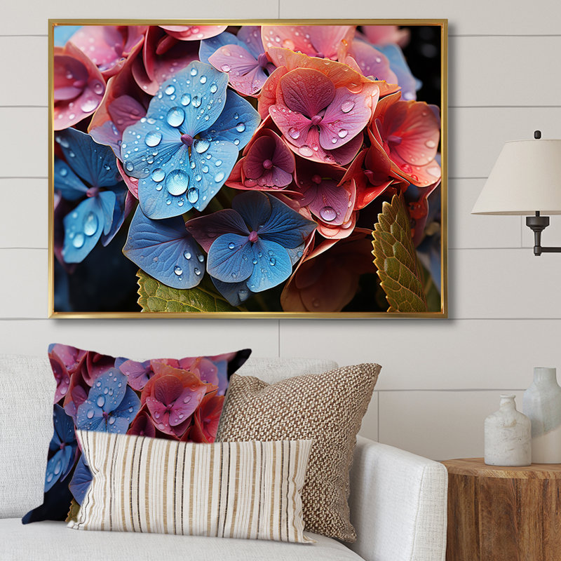 «Hydrangea Blooms Blend With Rainbow II», reproduction sur toile, Cadre flottant doré, H 16 po x l 32 po x P 1 po