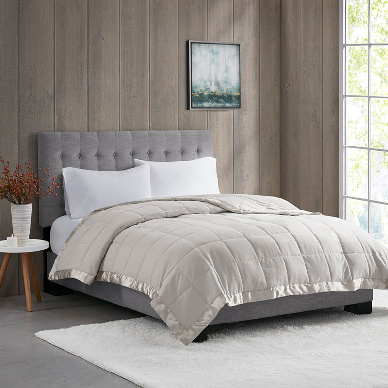Couverture légère en duvet synthétique avec bordure en satin, Gris, Très grand lit