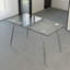 Table de salle à manger en verre, table rectangulaire moderne avec plateau en verre trempé et pieds en métal argenté, table de cuisine simpliste, table polyvalente