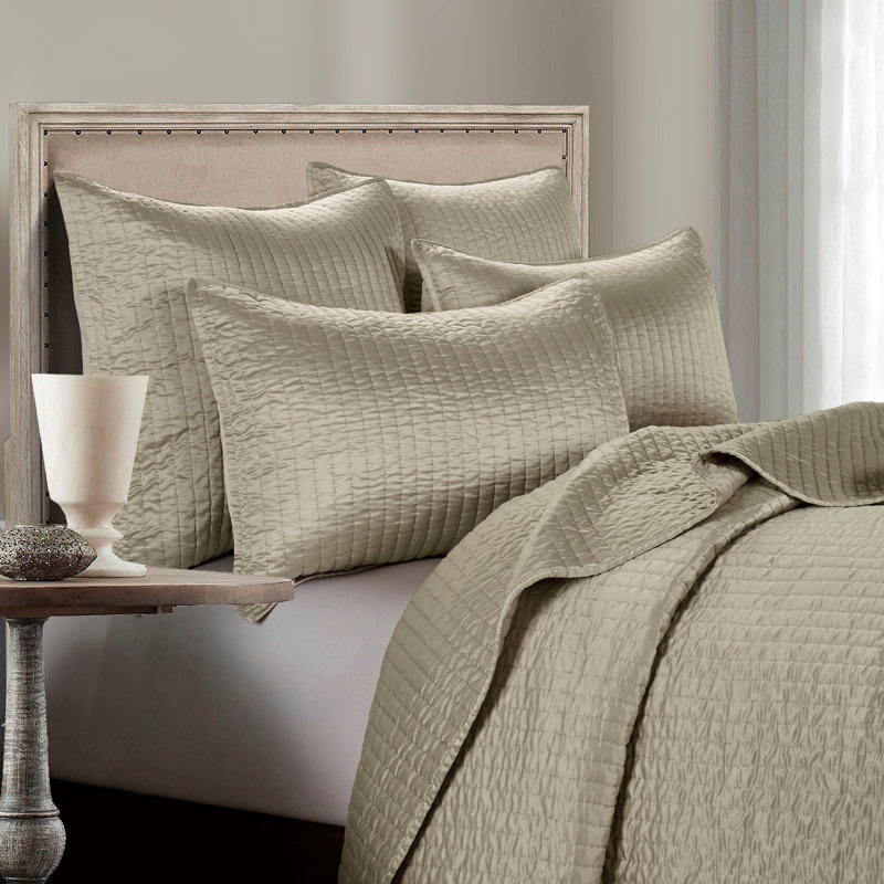 Ensemble de courtepointe moderne satiné soyeux Satin Channel, Taupe, Courtepointe simple et 1 taie décorative