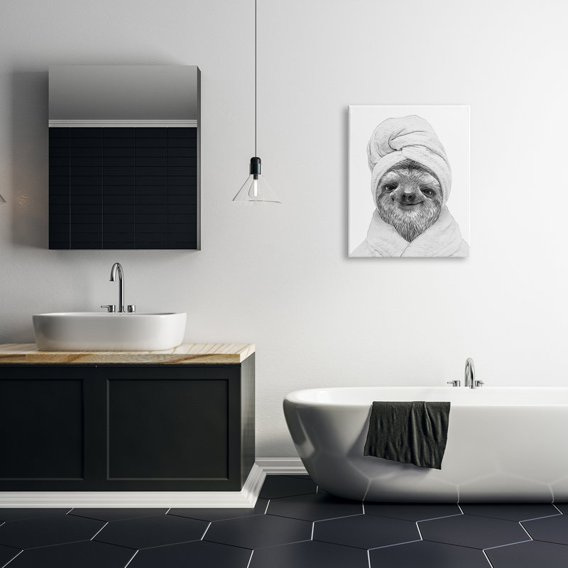 «Sloth In Bath peignoir», impression sur toile, H 30 po x l 24 po x P 1,5 po