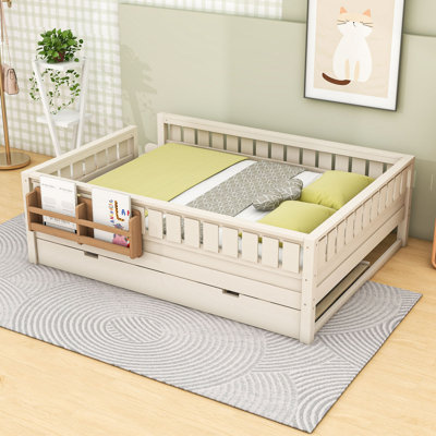 Lit plateforme en bois avec lit gigogne et petit escalier