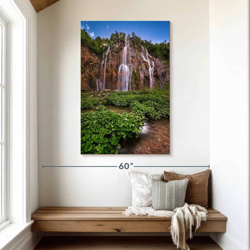 Cascade rocheuse d'Alvord dans le parc de Plitvice, H 48 po x l 32 po