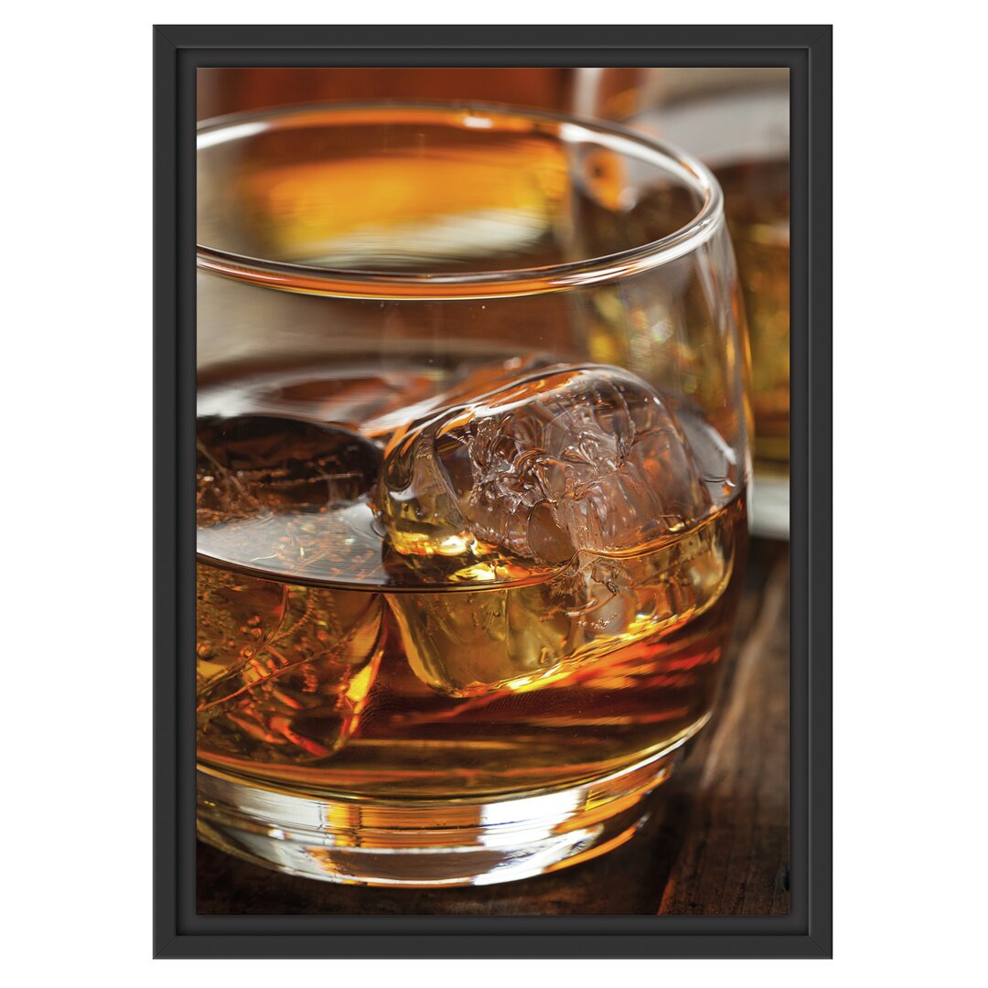 Gerahmtes Wandbild Goldgelber Whisky