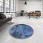 Tapis bleu-905834805