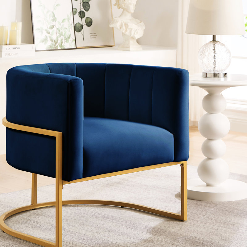 Chaise en velours bleu marine avec structure en métal robuste pour le décor du salon - support doré, Marine
