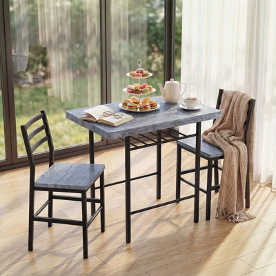 Ensemble de table de salle à manger 3 pièces pour 2 personnes, table de cuisine compacte de 31,5 pouces avec 2 chaises, ensemble de coin-repas compact avec support à vin intégré, plateau en panneau de fibres à densité moyenne avec cadre en métal, pour petits espaces, appartement, coin-repas