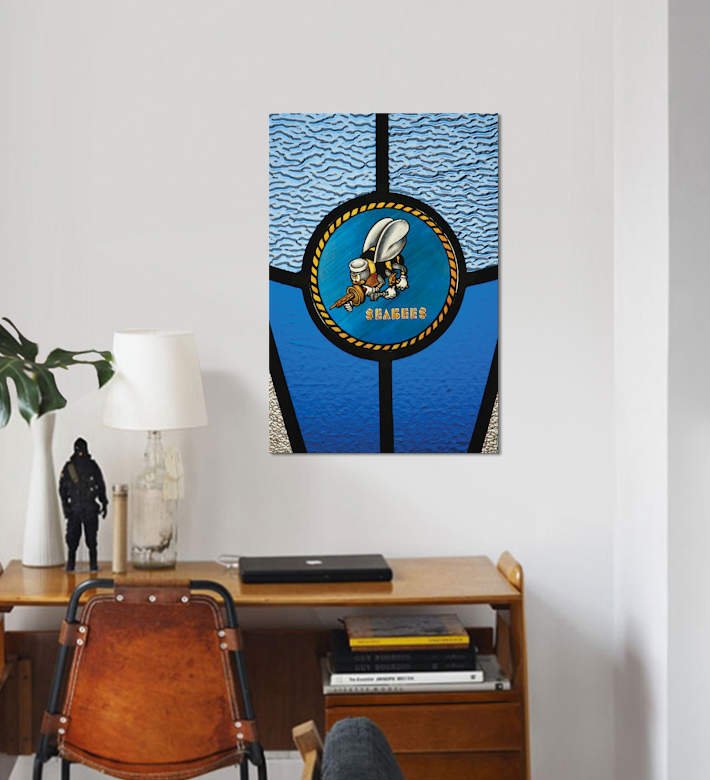 «A Single Seabee Logo intégrés dans une vitrail», reproduction de photo sur toile, H 12 po x l 8 po x P 0,75 po, Toile tendue