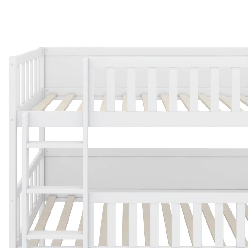 Lit superposé simple en bois d'hévéa à triple couche et équipé d'échelles et de barrières de sécurité, Blanc