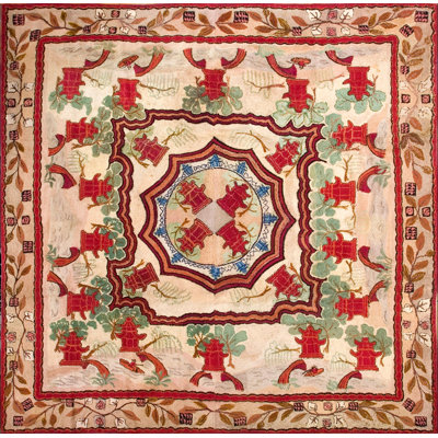 Tapis chinois antique de forme carrée ivoire antique