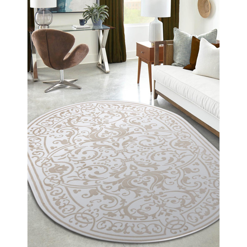 Airyana Oriental Indoor Rug, Oval 2' x 3'