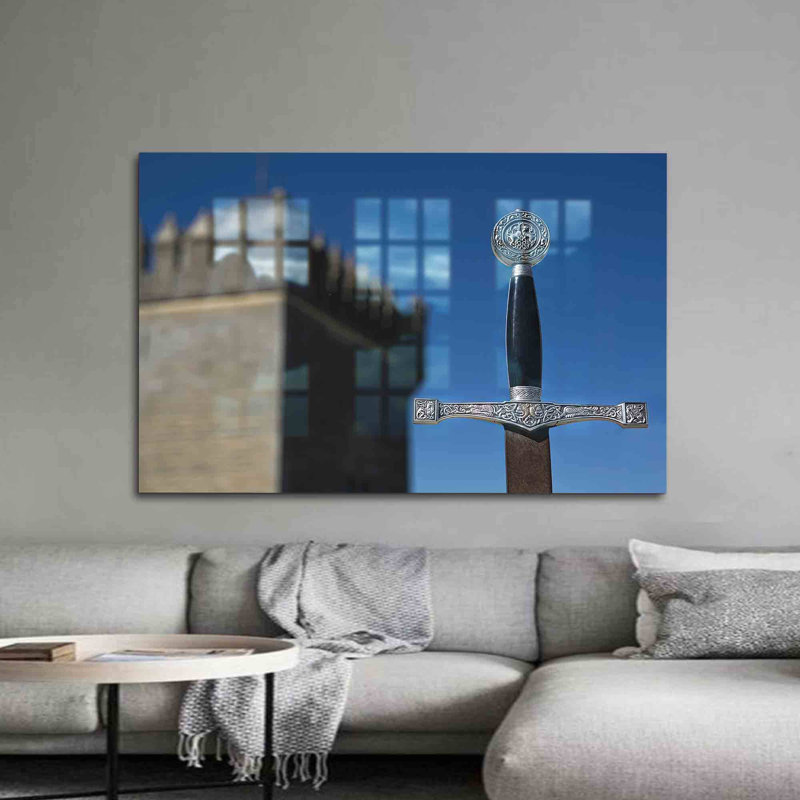 Art mural en verre trempé avec épée légendaire et paysage enchanteur de Merlin, idéal pour la maison et le bureau