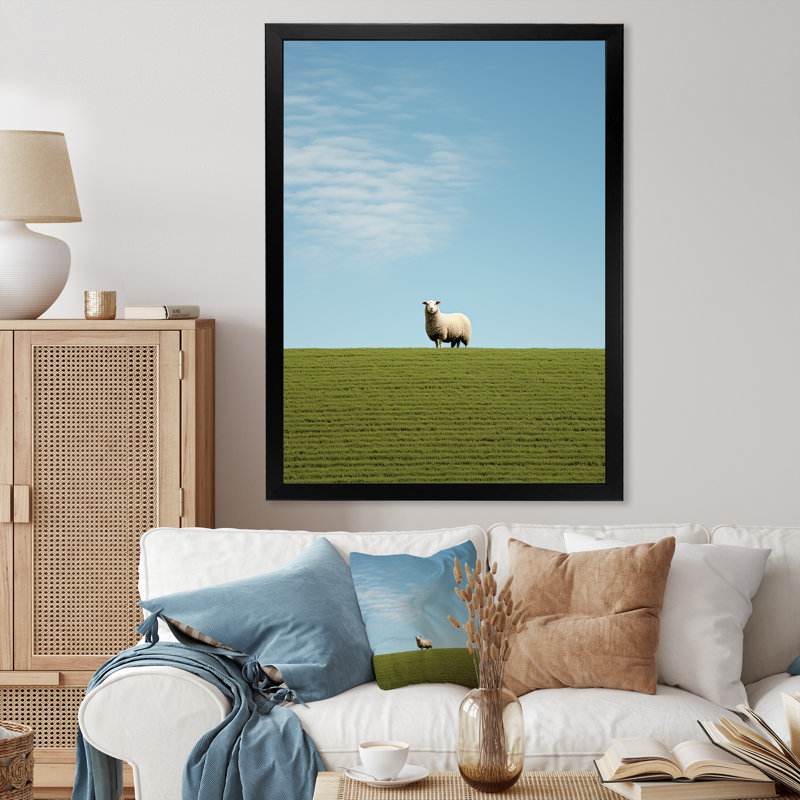 «Sheep Minimalistic Solitude - Animals», reproduction sur toile, H 32 po x l 16 po x P 1 po, Cadre photo noir