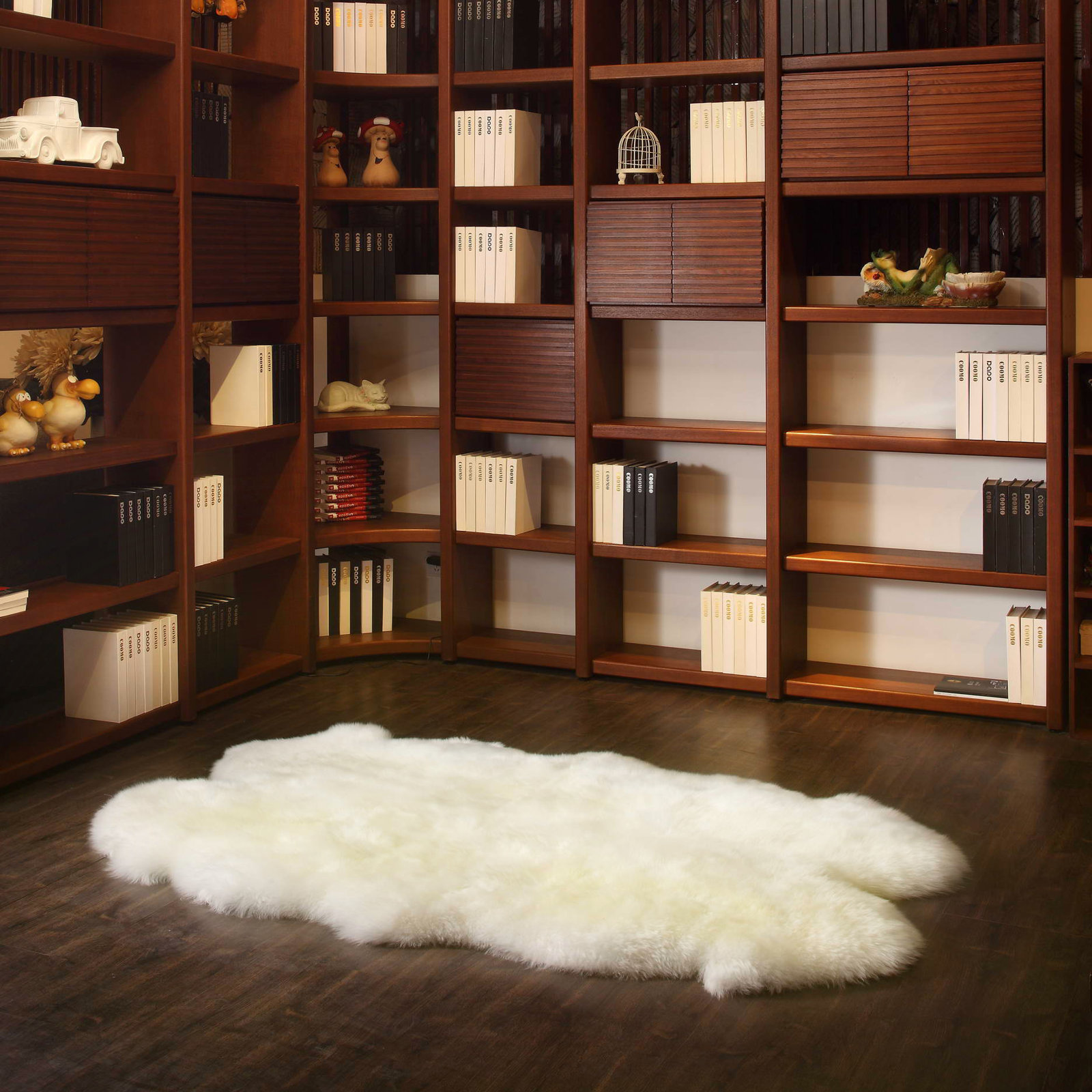 Morland Sheepskin Natural Ivory Rug, Novelty 3'6" x 5'6"