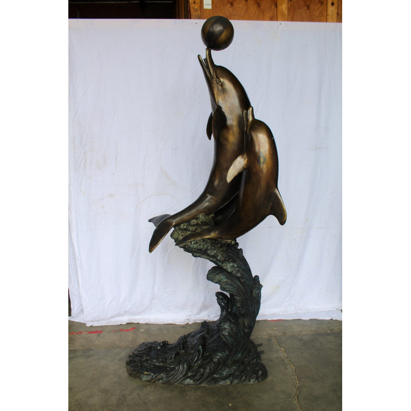 Fontaine en bronze géant 41 po x 27 po x H 91 po Nifao Collection Three Dolphins Performing with Beach Ball