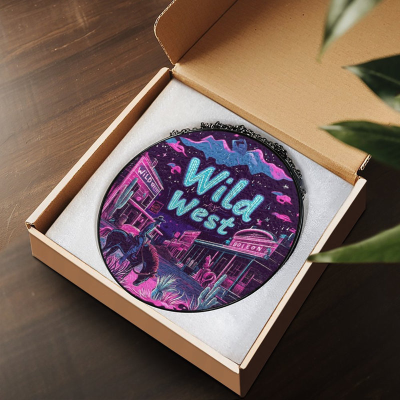 Panneau de vitrail Neon Wild West Town, 6,3 x 6,3 po (16 x 16 cm)