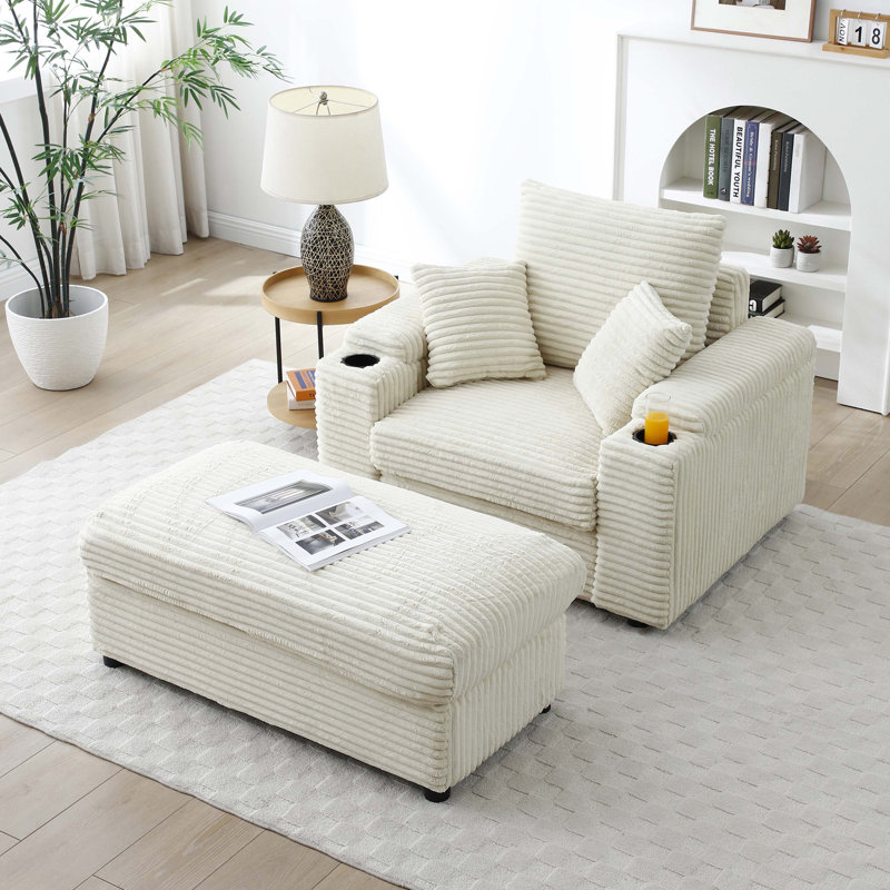 Chaise rembourrée avec repose-pieds Abegale, Velours côtelé crème