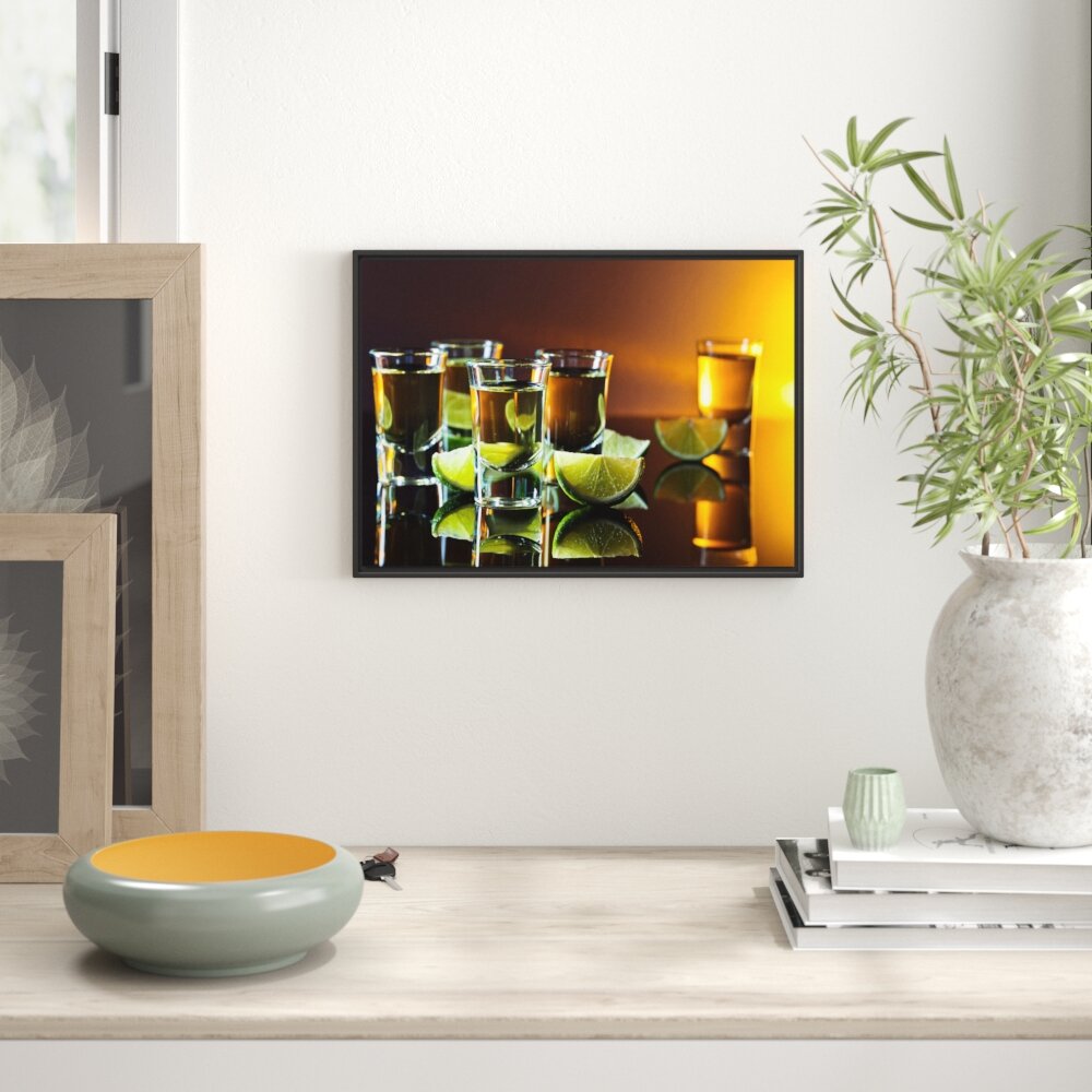 Gerahmtes Wandbild Tequila mit Limetten