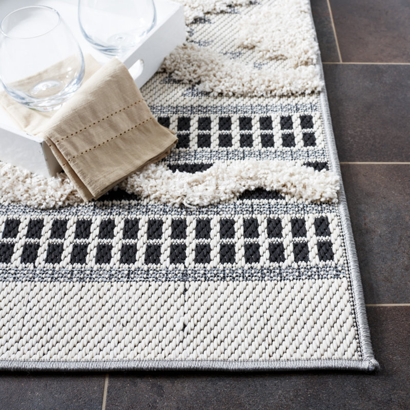 Oumar Area Rug in Ivory/Black, Runner 2' x 8'